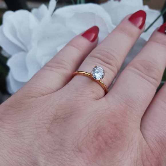 5/$20 - Gold Toned Round Cut Solitaire Ring - Size 8 - Picture 6 of 7